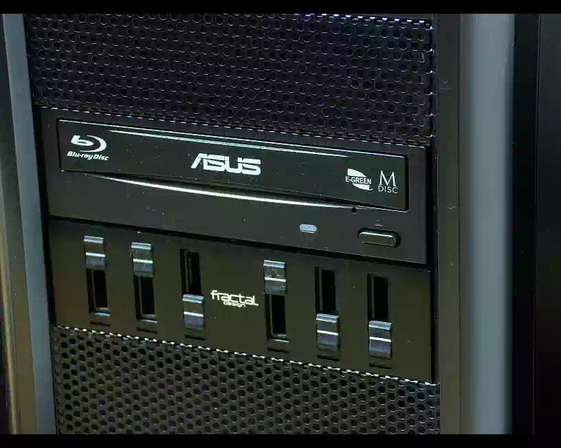 ASUS BC-12D2HTをパソコンに取り付けた