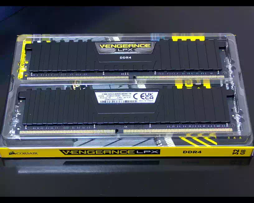 CORSAIR VENGEANCE LPX 16.0GB×2枚