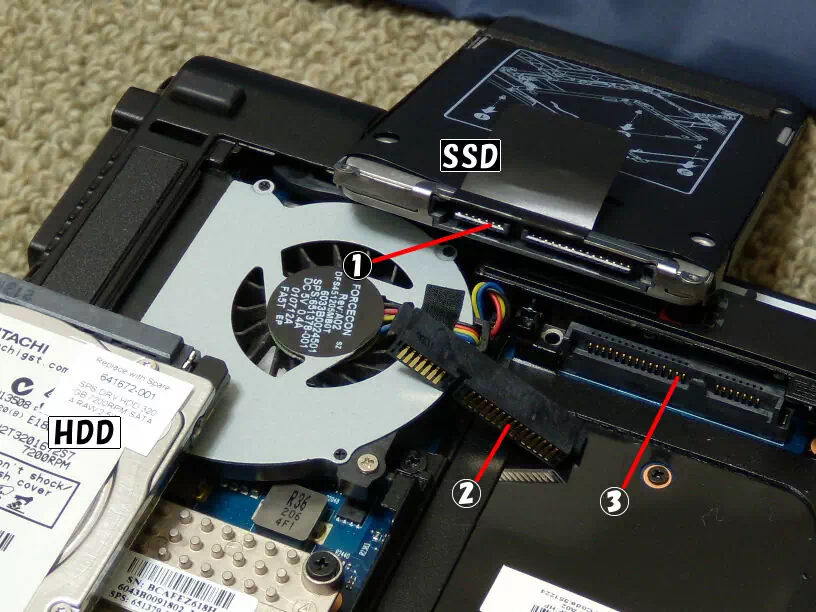 SSD換装途中の画像