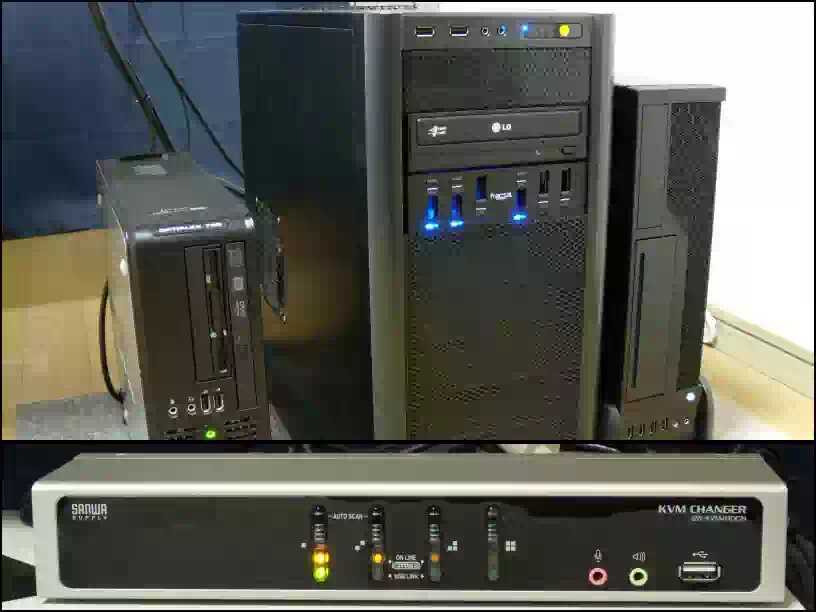 PC切替器と接続した3台のパソコンの画像