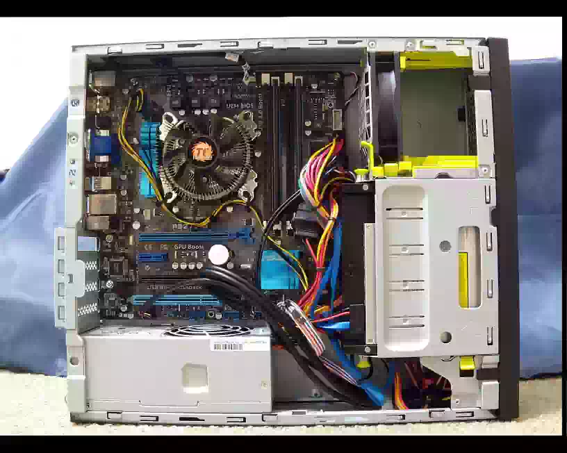 スリムタワー型PCの内部の画像
