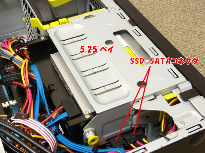 SSD SATA コネクタの画像